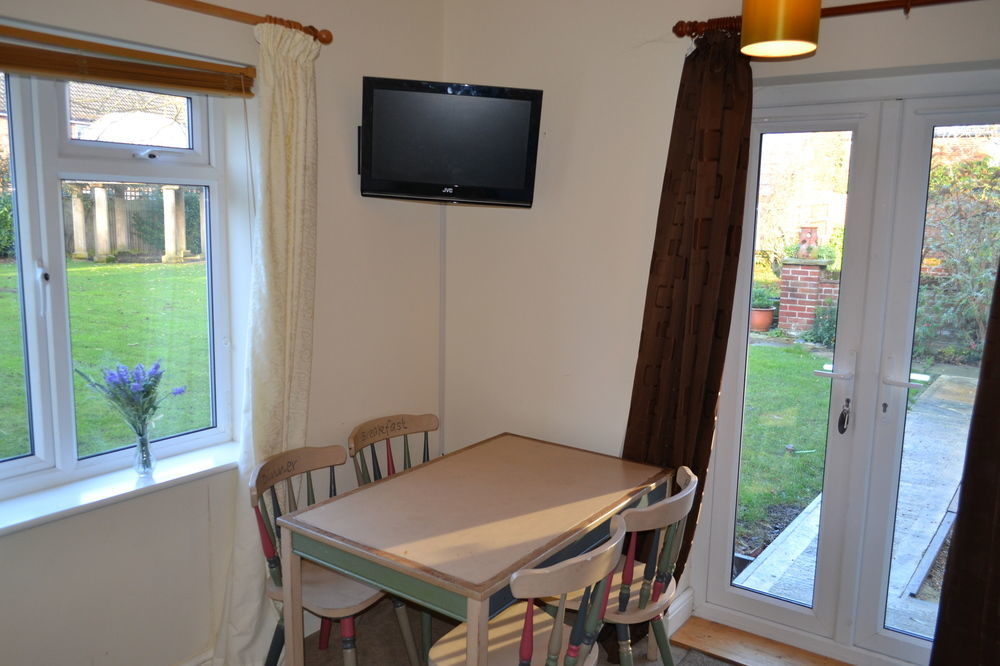 Glendower Guest Apartments Dereham Exterior photo